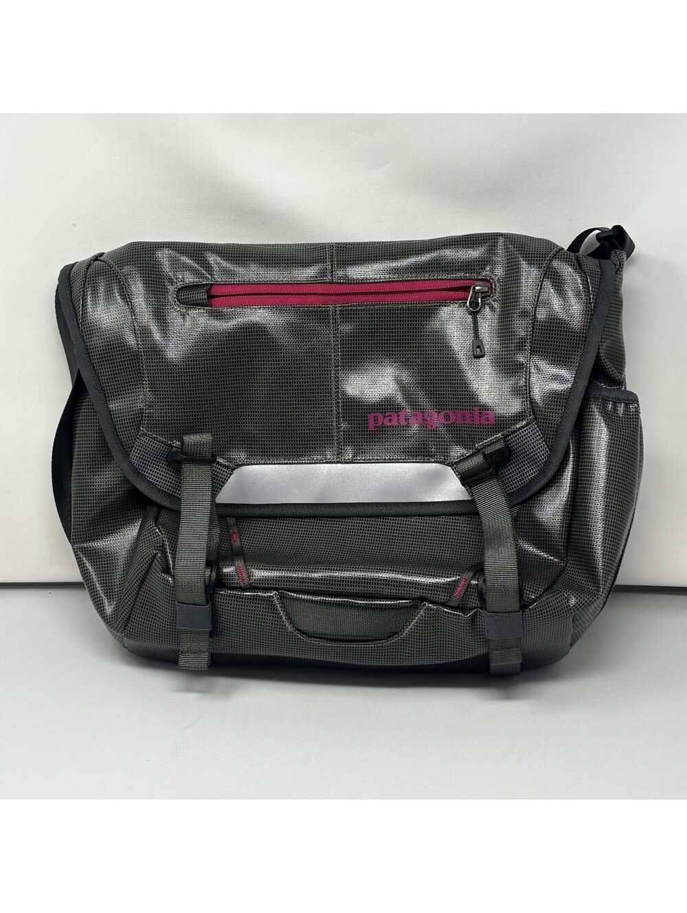 Patagonia Black Hole Mini Messenger Bag 12L Green Discontinued 2015 NWOT